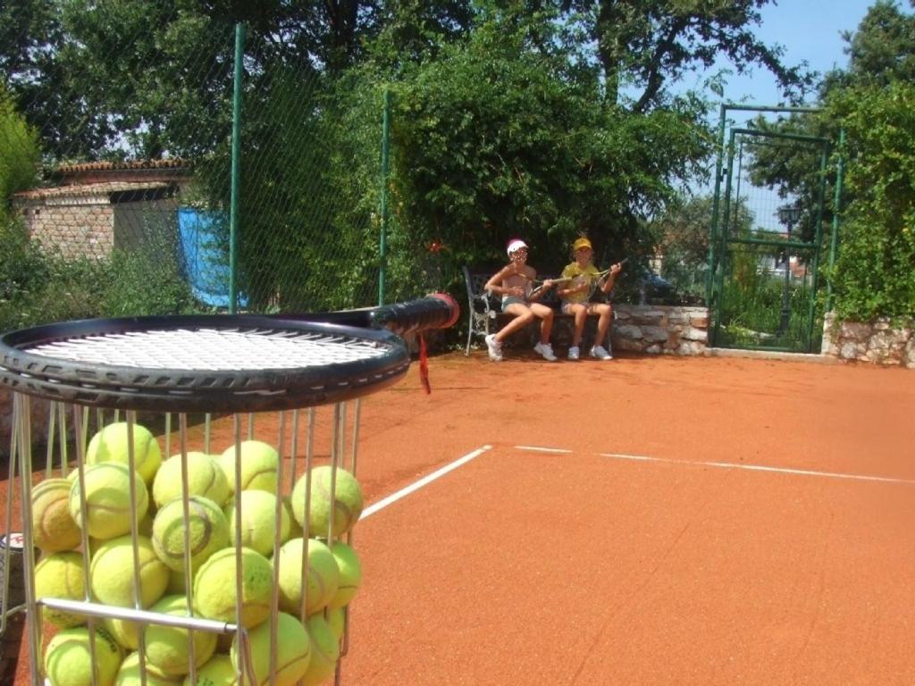 Villa In Funtana With Private Tenniscourt Exterior foto